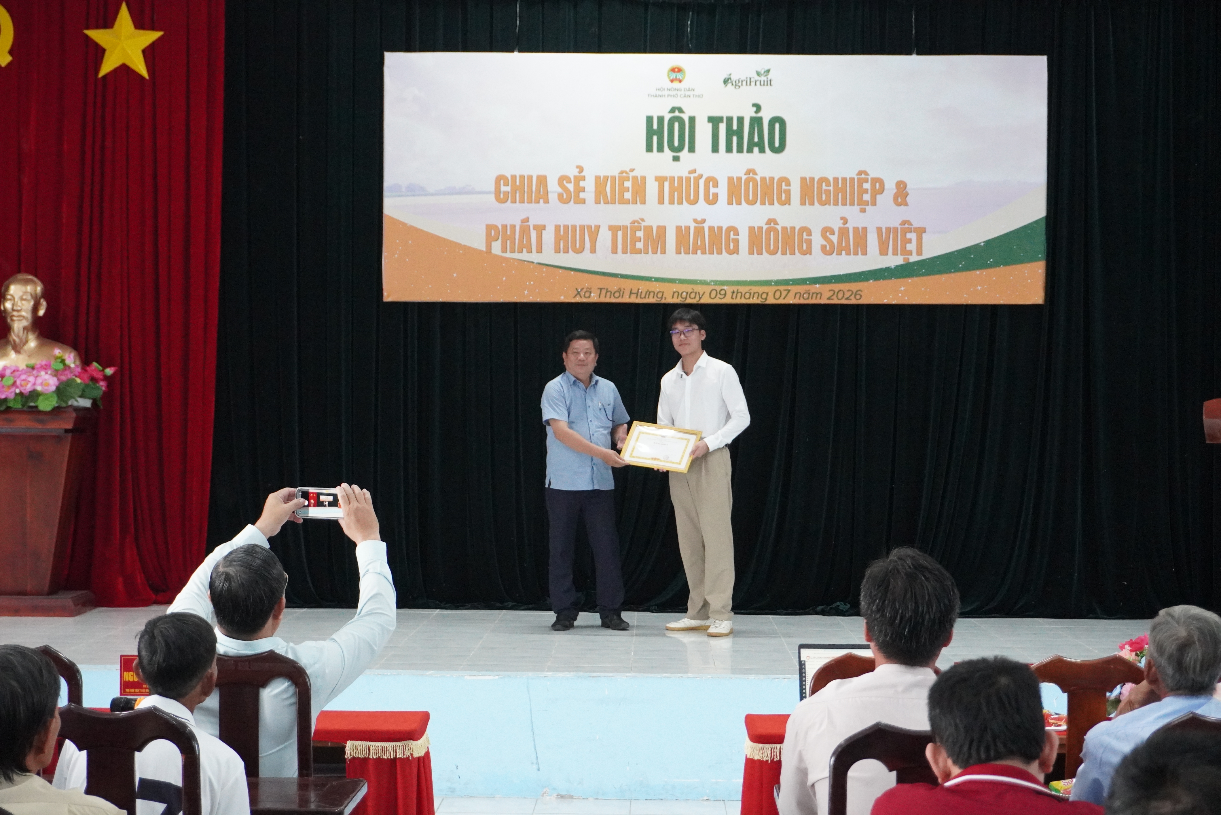 AgriFruit founder receiving recognition at the community workshop